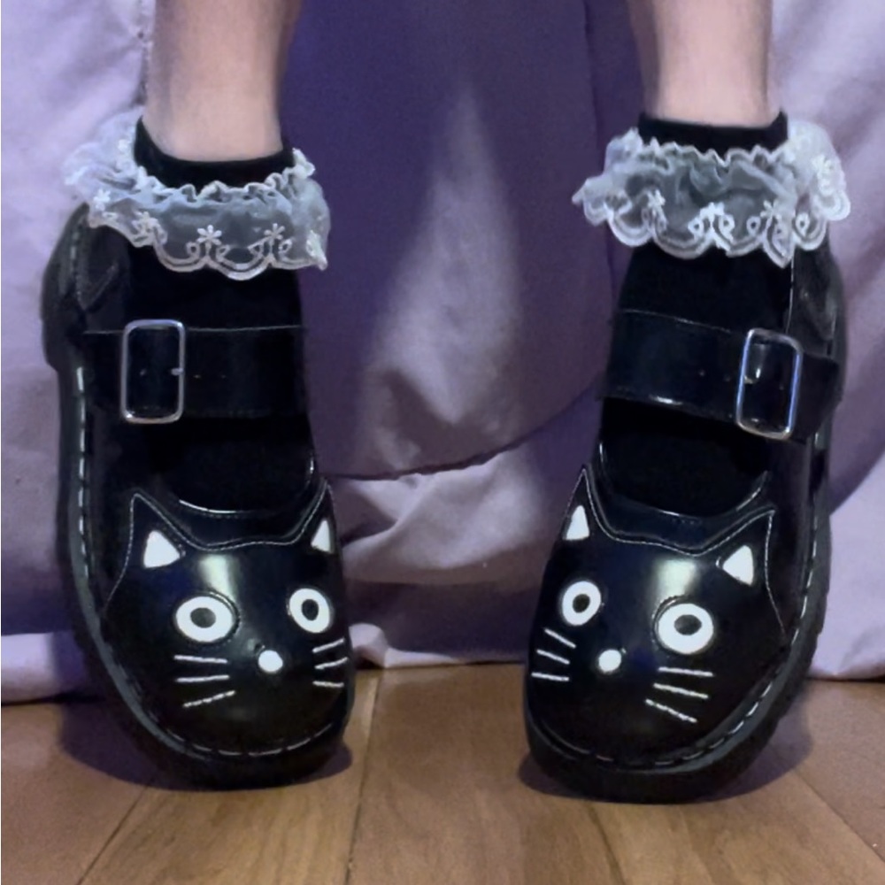 Adorable T.U.K kitty cat Maryjane’s